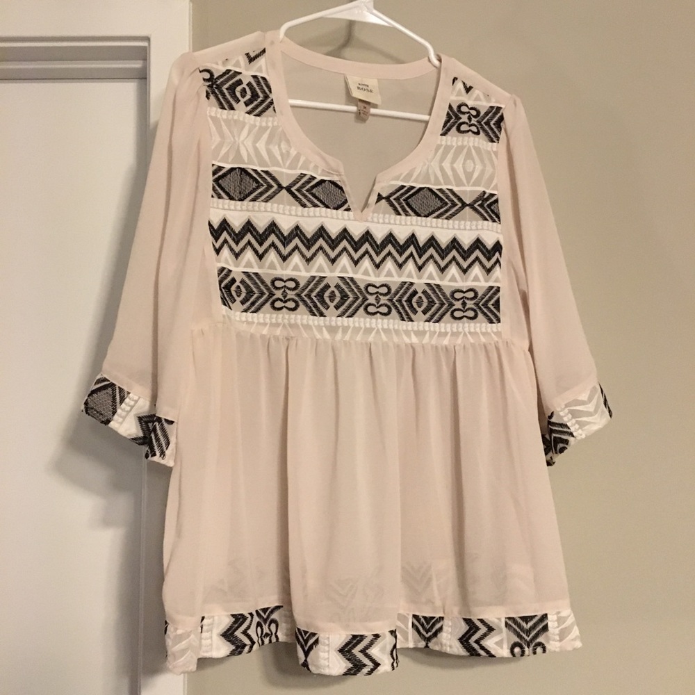 Bell sleeved patterned sheer shirt